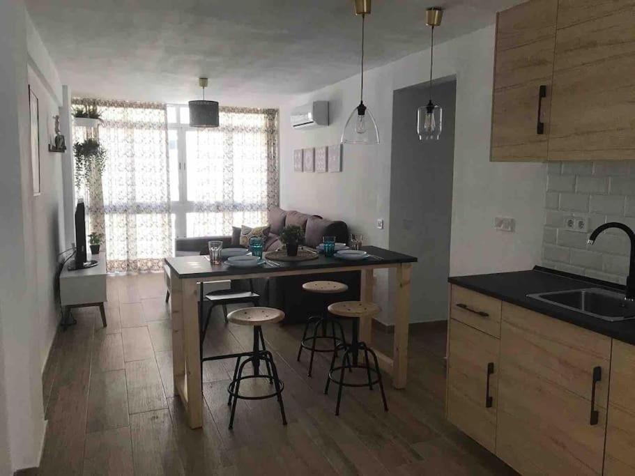 Ideal Apartamento En El Barrio De Las Delicias Малага Екстериор снимка
