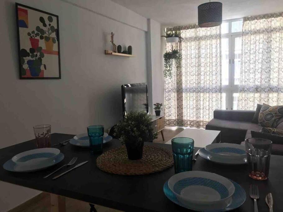 Ideal Apartamento En El Barrio De Las Delicias Малага Екстериор снимка