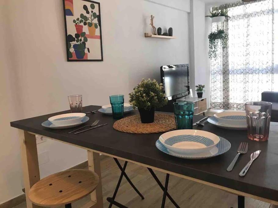 Ideal Apartamento En El Barrio De Las Delicias Малага Екстериор снимка